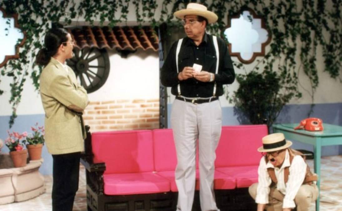 Chaparrón Bonaparte (1971) Protagonista de la sección 'Los Chifladitos', dentro del programa 'Chespirito', este loquito siempre dice que su origen tiene que ver con Checoslovaquia.