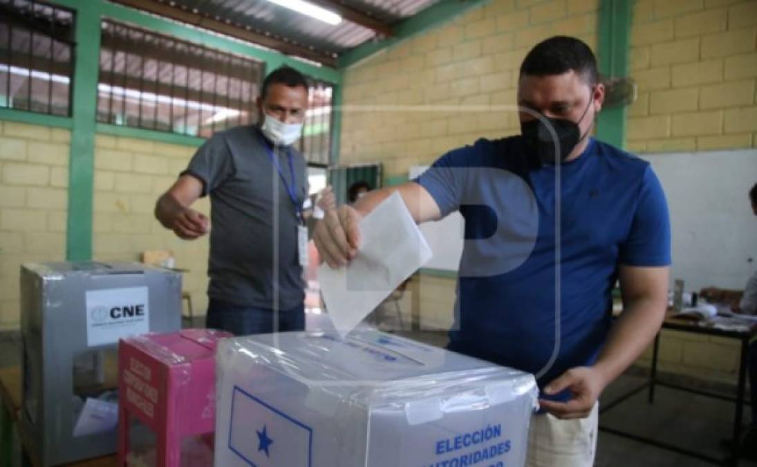 Votaciones en el centro Héctor Pineda Ugarte de Tegucigalpa.