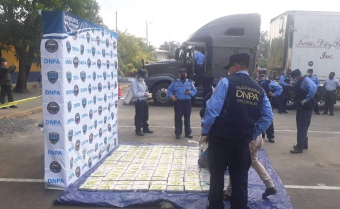 La droga fue descubierta en una inspección de rutina ejecutada por agentes de la Policía hondureña en el sector de Corinto, Omoa, departamento de Cortés, en el Caribe del país centroamericano, indicó el organismo de seguridad.
