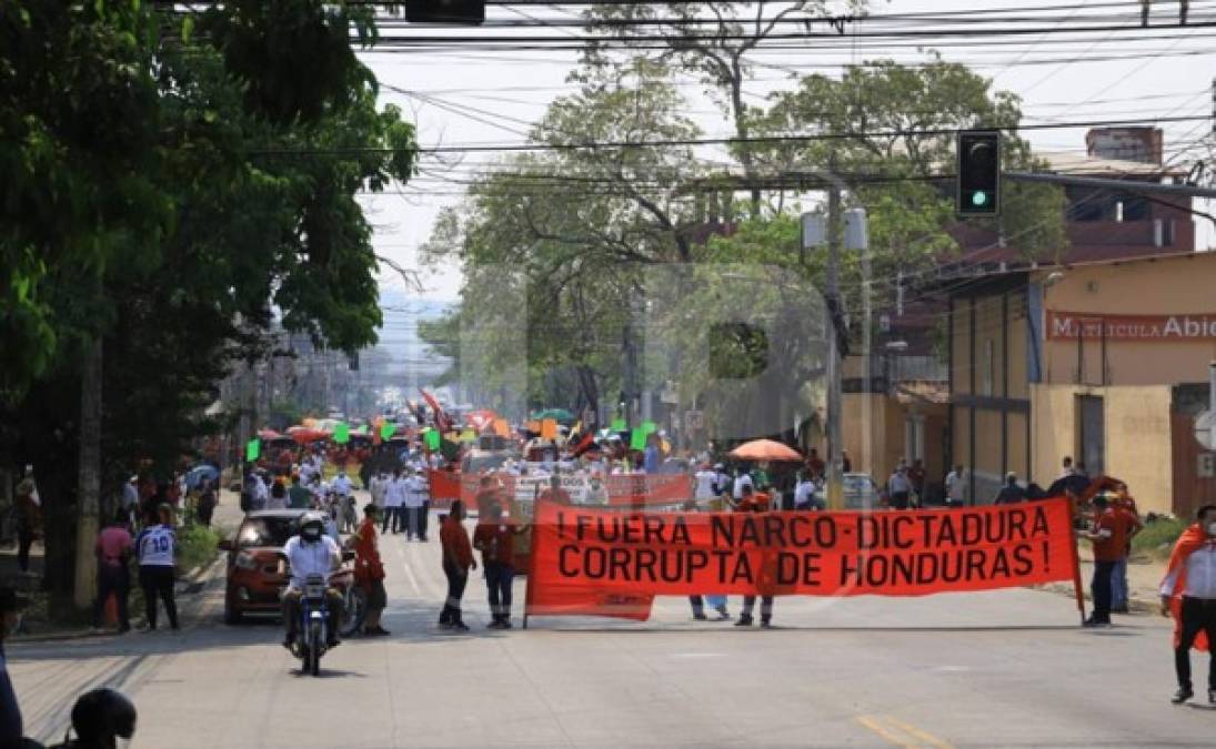 Los obreron plantearon sus propuestas entre voces, mantas y pancartas.