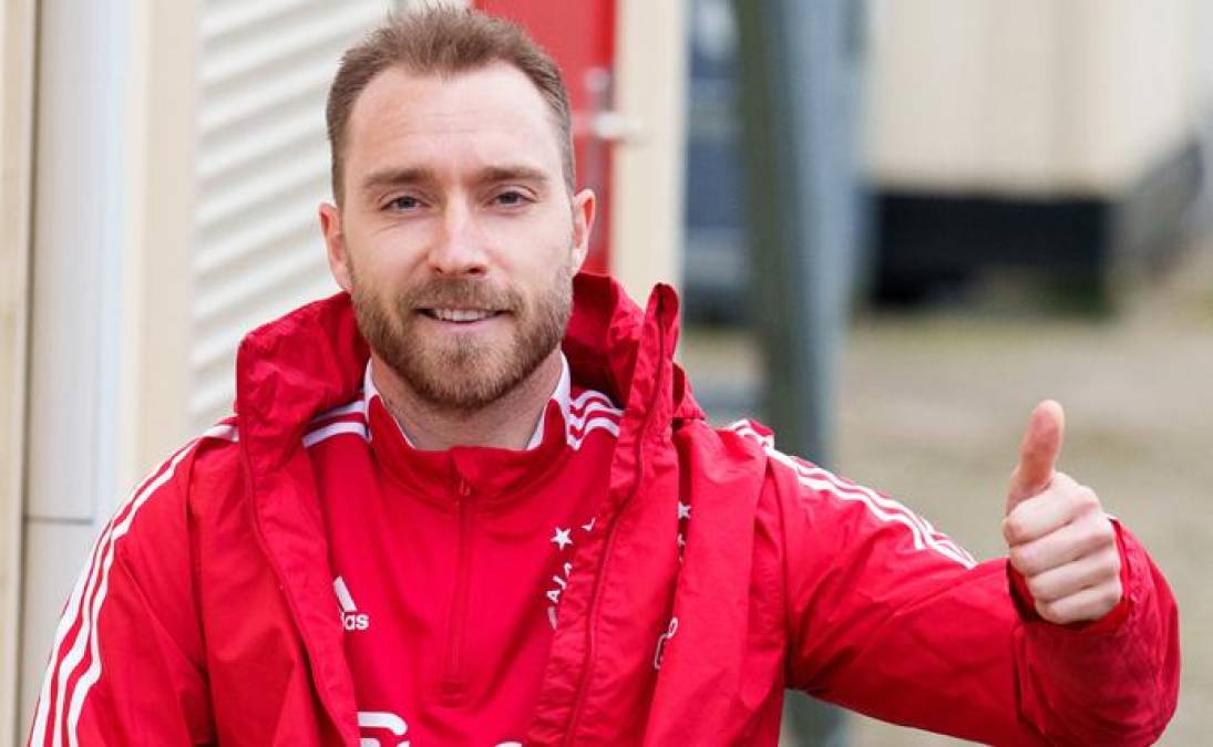 El futbolista danés Christian Eriksen, que sufrió un ataque cardiaco en pleno partido de la última Eurocopa (en junio pasado) y al que después se le implantó un marcapasos, se está entrenando con el equipo filial del Ajax de Ámsterdam. 