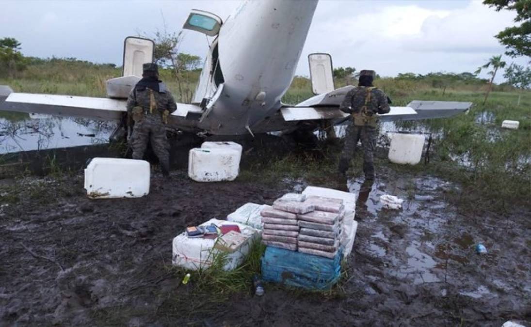 Las Fuerzas Armadas informaron que la avioneta venía desde el sur de América y se terminó accidentando al ingresar a territorio hondureño.