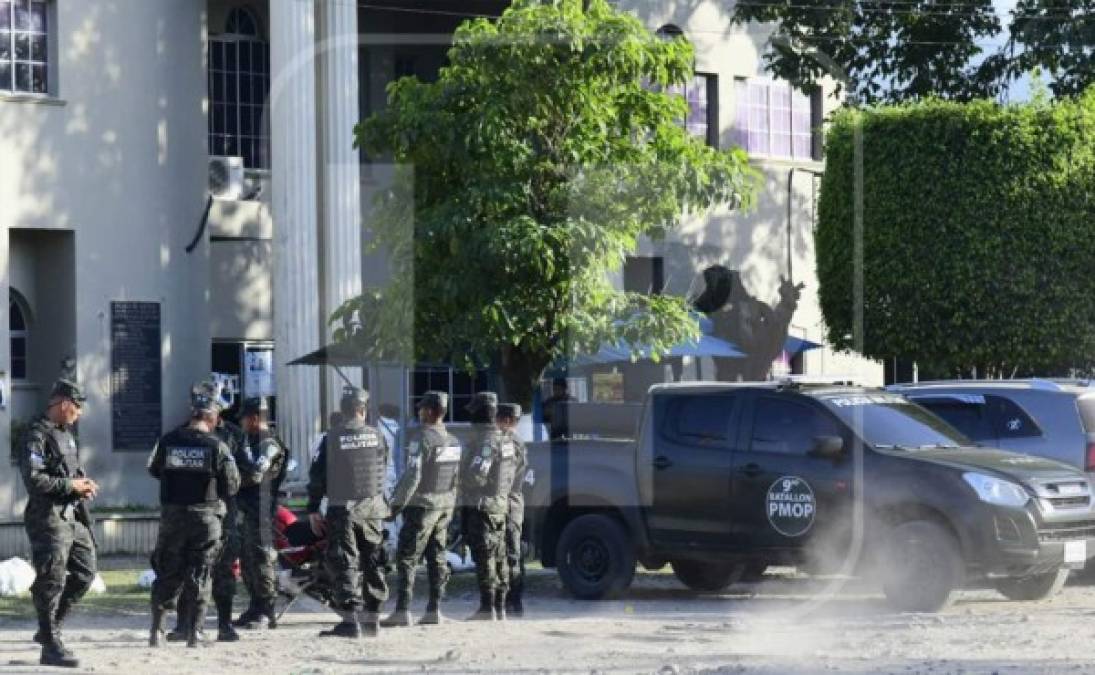 Un fuerte contingente policial resguardó los juzgados progreseños.