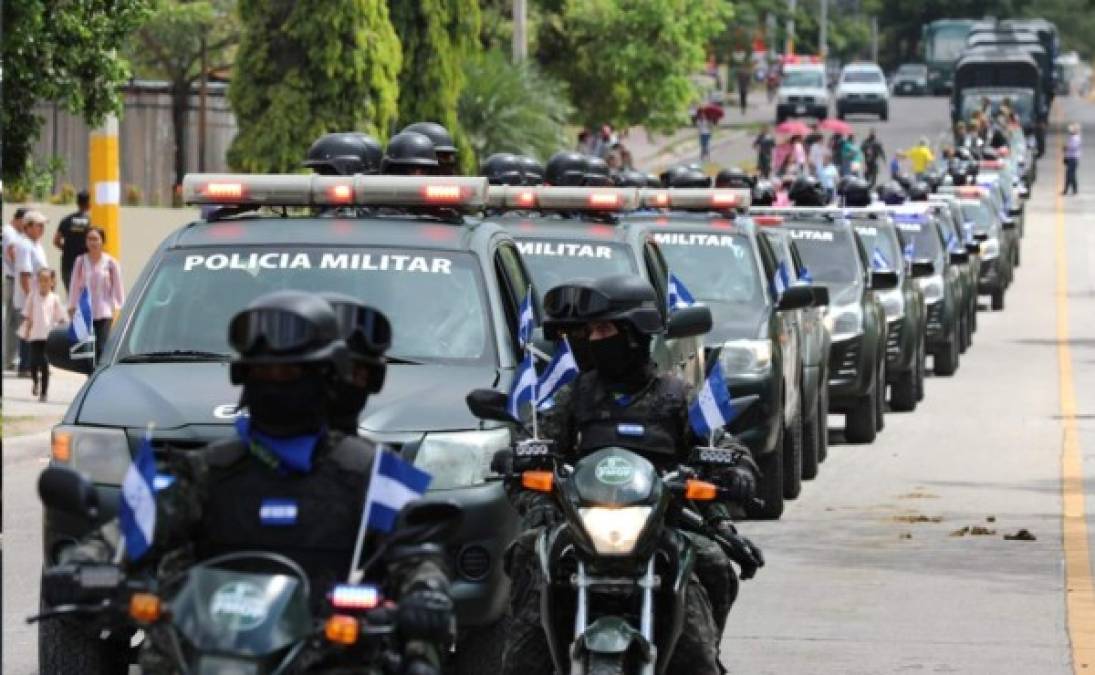 El desfile cívico militar inició a las 9:00 de la mañana frente al Polideportivo de la Universidad Nacional Autónoma de Honduras.