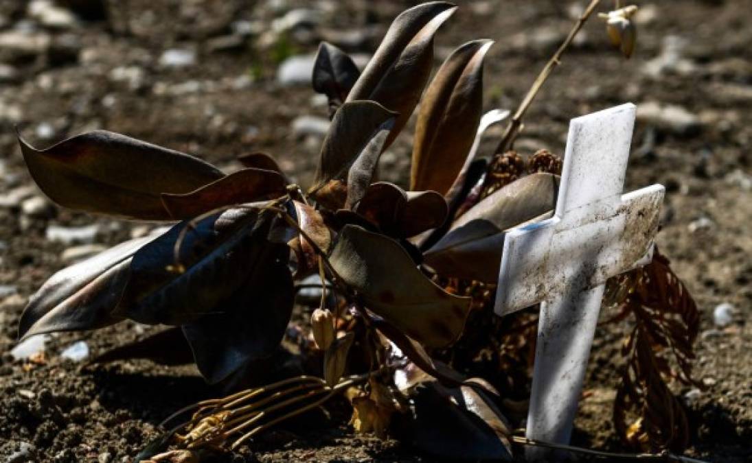 'Es una señal muy importante porque, en esta enorme tragedia, esas personas no tenían a nadie que pudiera ocuparse de ellas. Por eso, el Ayuntamiento les ha garantizado un espacio y una sepultura con una gran dignidad', declaró Cocco a los medios.