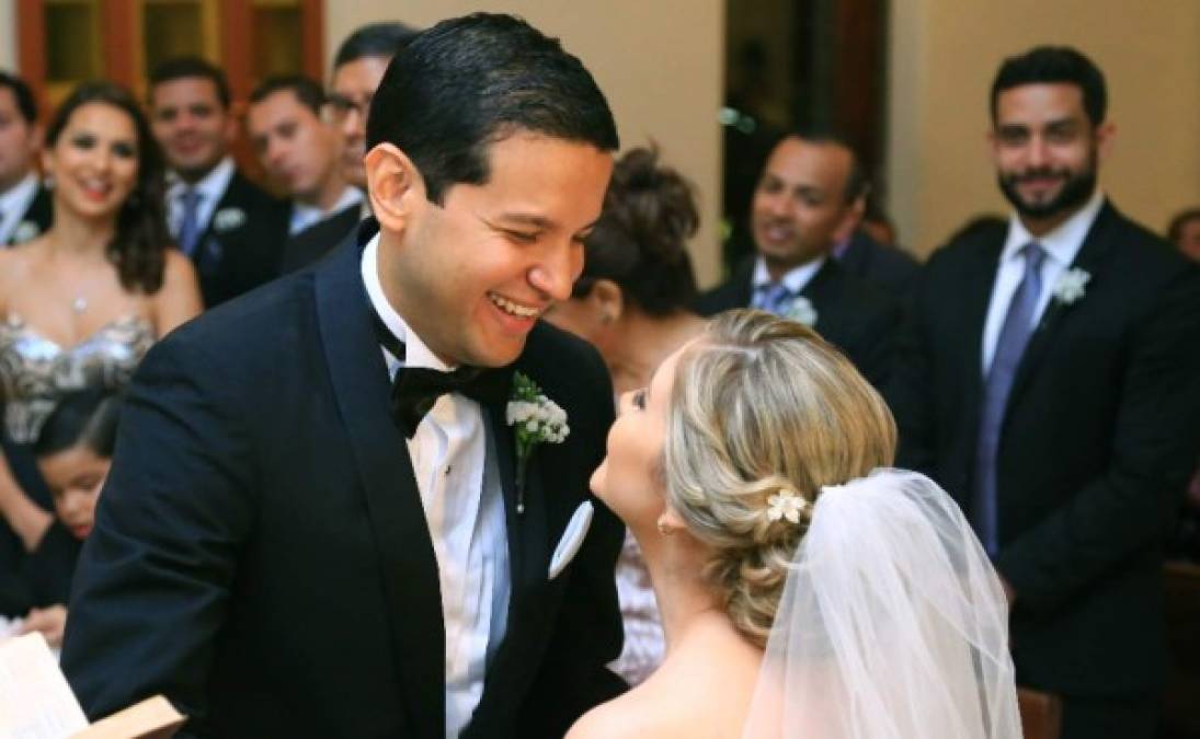Gustavo Morales Chávez y Padla Boquín Orenday tuvieron un serio y largo noviazgo que culminaron con una elegante fiesta de matrimonio.