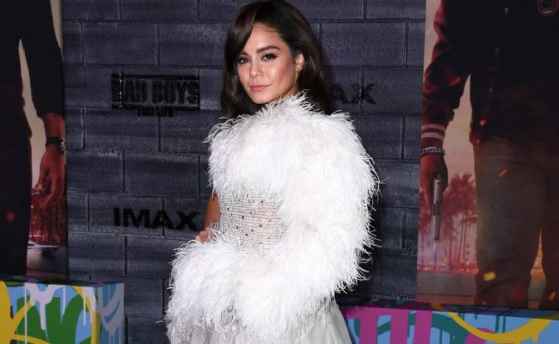 La actriz Vanessa Hudgens llegó sonriente a la alfombra roja de la premiere de 'Bad Boys for Life' en Hollywood, poco después de que surgieran informes de su ruptura con su novio, Austin Butler, con quien tenía casi nueve años de relación.<br/>