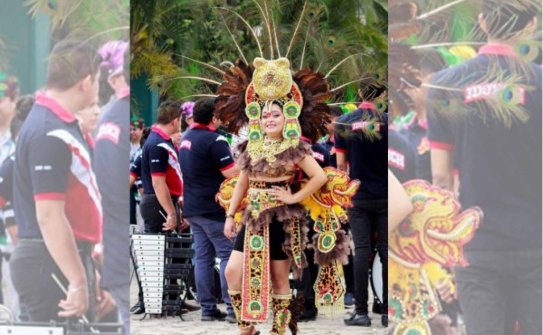 Los copanecos aplaudieron a todas las bellas modelos que exhibieron su traje típico en el desfile. <br/>