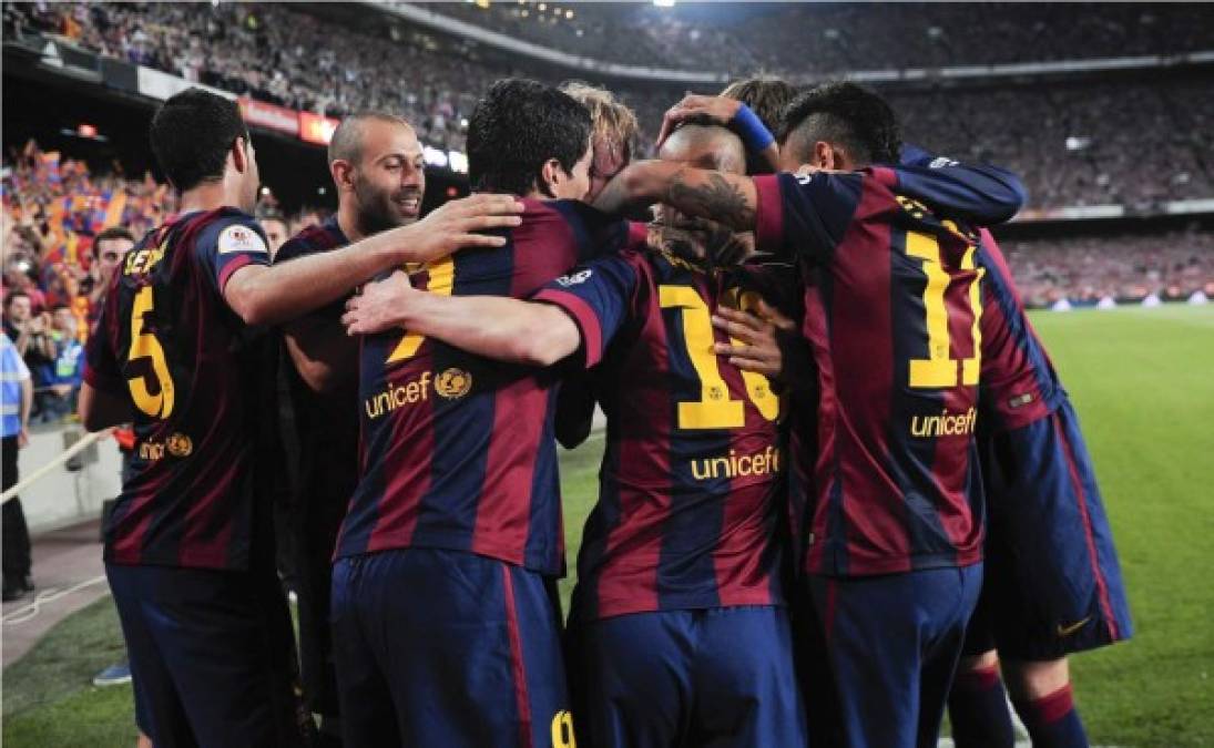 Los jugadores catalanes celebrando su primera anotación.