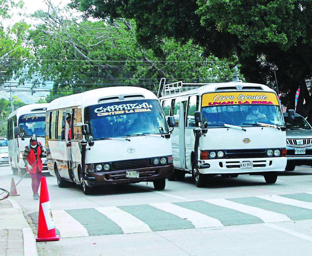 Gobierno pagará tres meses a transporte urbano