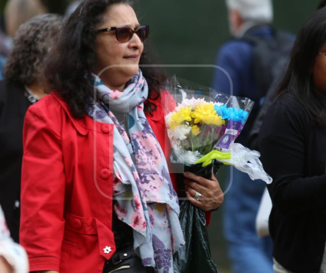 Para los londinenses las flores es el “regalo más hermoso” que le pueden dar de despedida a la reina.