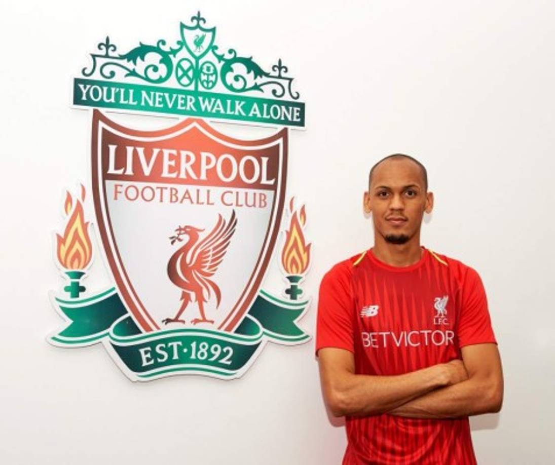 El centrocampista brasileño Fabinho, de 24 años, se ha convertido en nuevo fichaje del Liverpool. Llega procedente del Mónaco. Según una fuente muy cercana al club francés, el monto del traspaso rondaría los 50 millones de euros (sin bonus) y el contrato del jugador sería por cinco años.