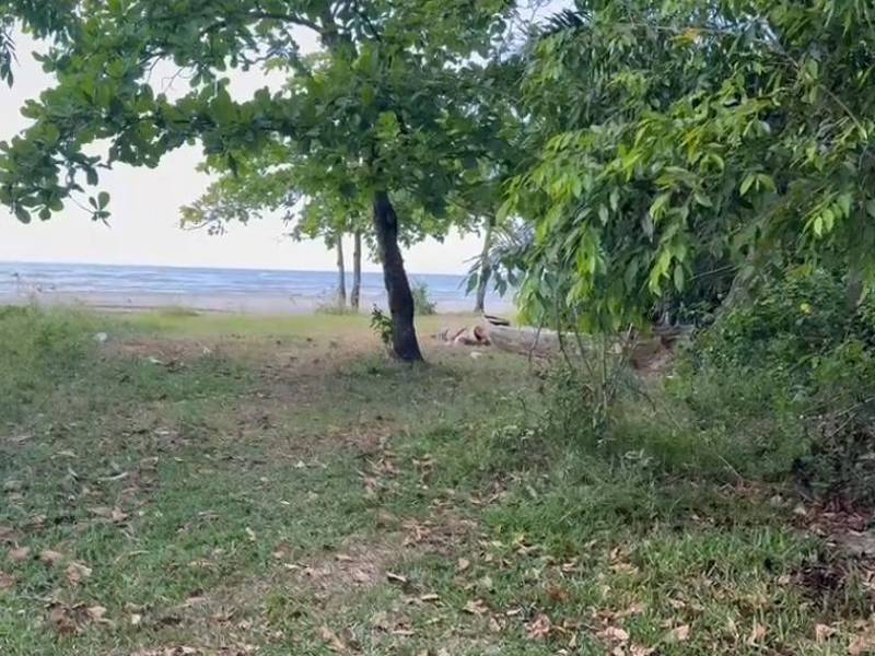 El cuerpo de Juan Ernesto Núñez quedó cerca de la playa; personas del lugar aseguraron que no vieron ni escucharon nada.