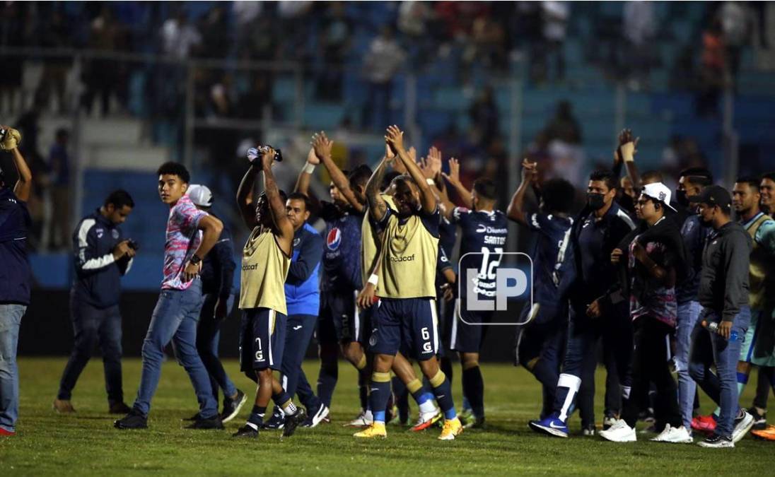 Los jugadores del Motagua agradecieron a sus aficionados por el apoyo en el Clásico capitalino.