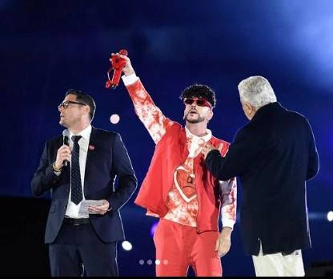 Su parentezco es tal, que los haters de Bad Bunny no se han percatado que es un imitador y han compartido el videos.