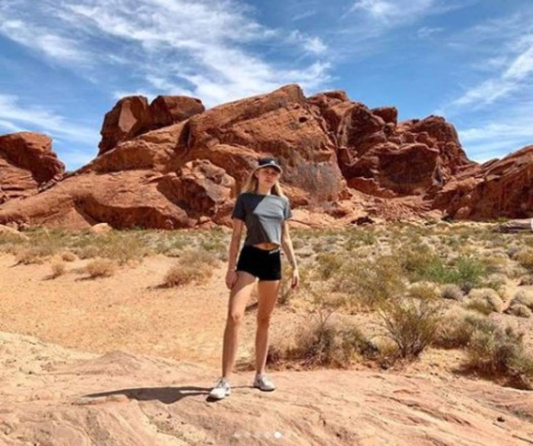 Si bien Miley Cyrus ha sabido mantener una figura delgada, en una de las últimas fotos colgadas en su cuenta de Instagram, su cuerpo luce extremadamente delgado y hasta se le marcaron las costillas.