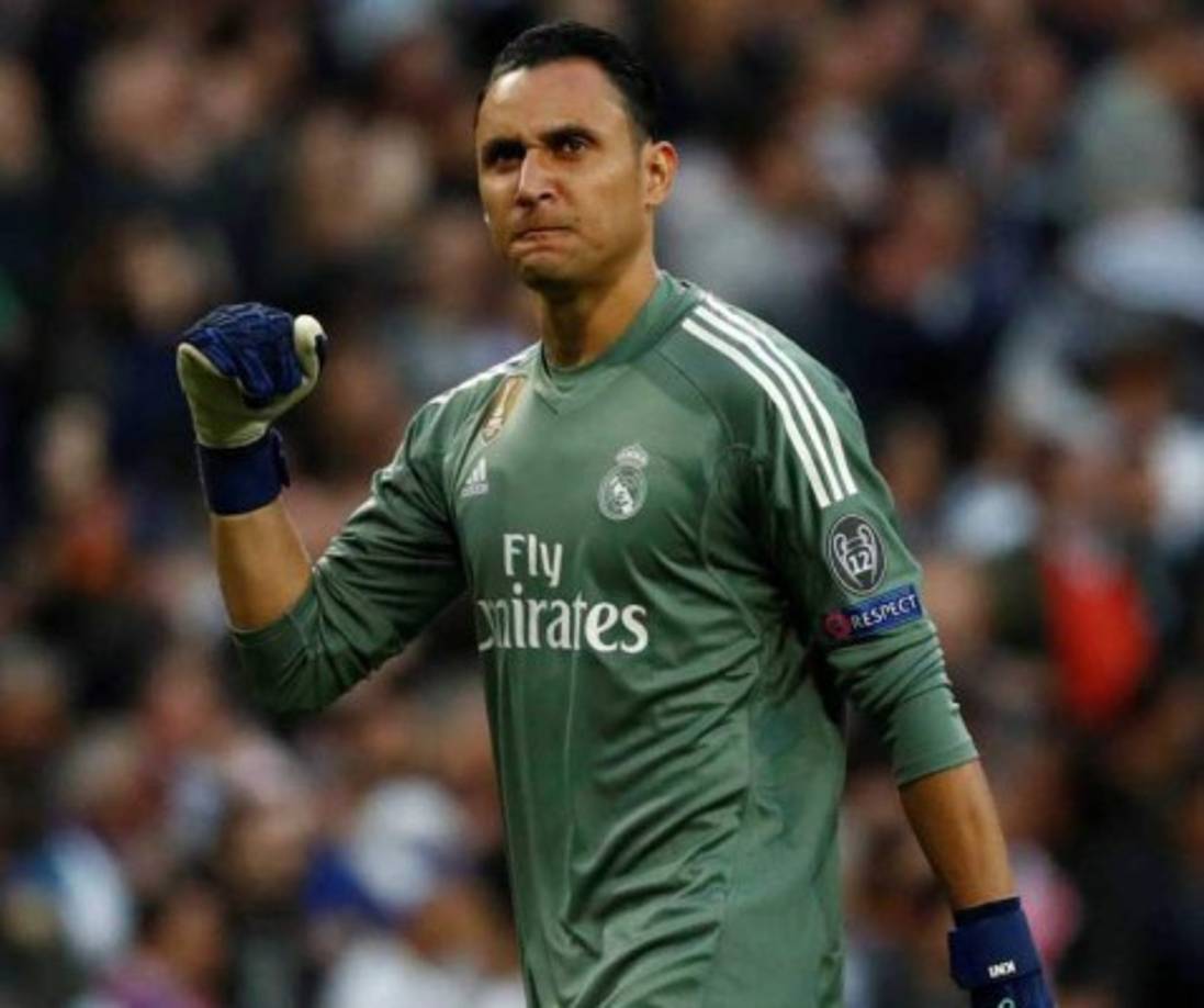 Keylor Navas: Según el diario portugués A Bola, el presidente del Benfica de Portugal, Luis Filipe Vieira, ha viajado a Madrid para buscar cerrar el fichaje del portero tico que milita en el Real Madrid. El equipo lisboeta tiene como objetivo unir a sus filas un portero de garantías y con experiencia tras los últimos porteros jóvenes que han ocupado la portería. Keylor Navas sería el guardameta ideal que acabaría consiguiendo la titularidad.