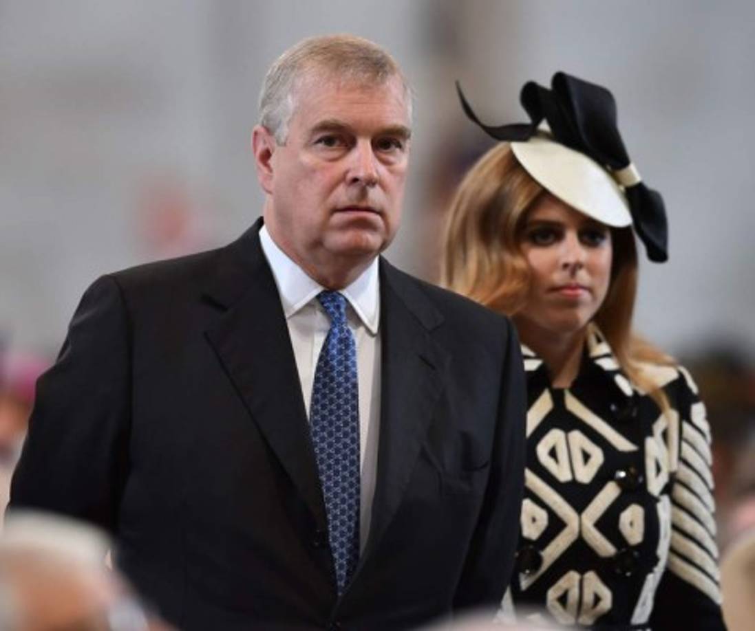 El príncipe Andrés junto a su hija, la princesa Beatriz.