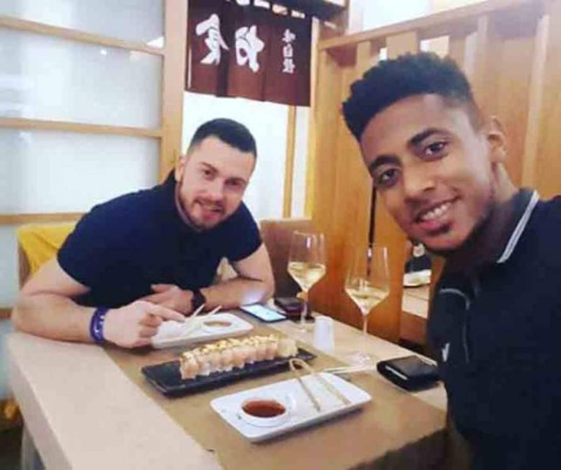 Antony Lozano disfruta de sus amistadades en España.