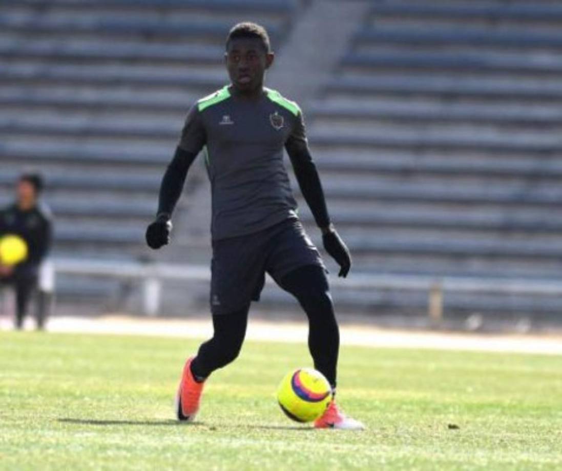 Wesly Decas: El defensor hondureño no sigue en el FC Juárez del Ascenso en México y dará el salto a Europa. 'En esta semana del 16 al 25 de julio estará viajando a jugar al viejo continente', informó Cristóbal Bu, miembro de la Academia Pumas, de donde proviene este talento catracho. Según se pudo conocer, el futbolista podría llegar a las ligas de España, Bélgica, Dinamarca o Portugal.