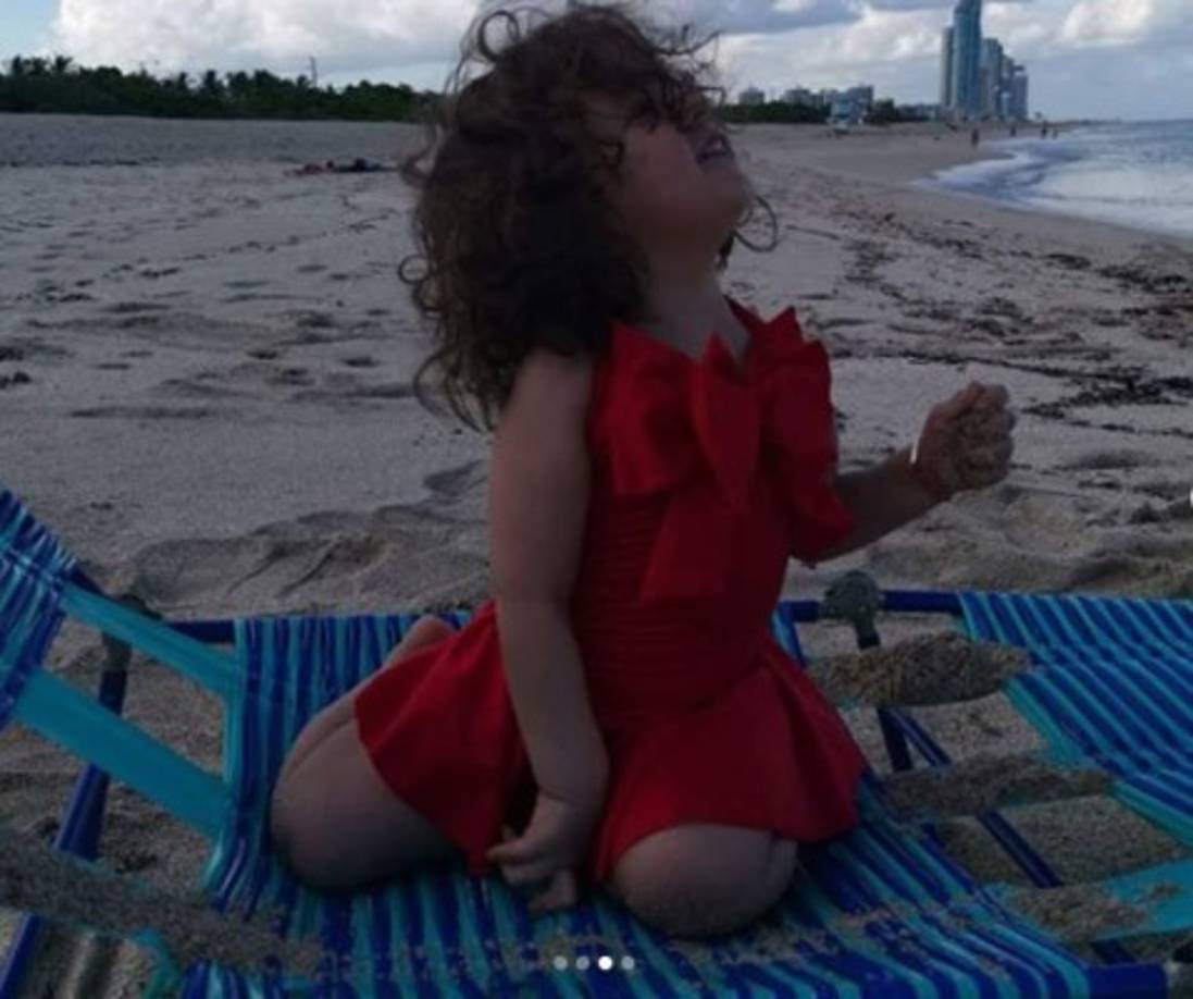 Sin duda Alicia está cada vez más grande y bella.