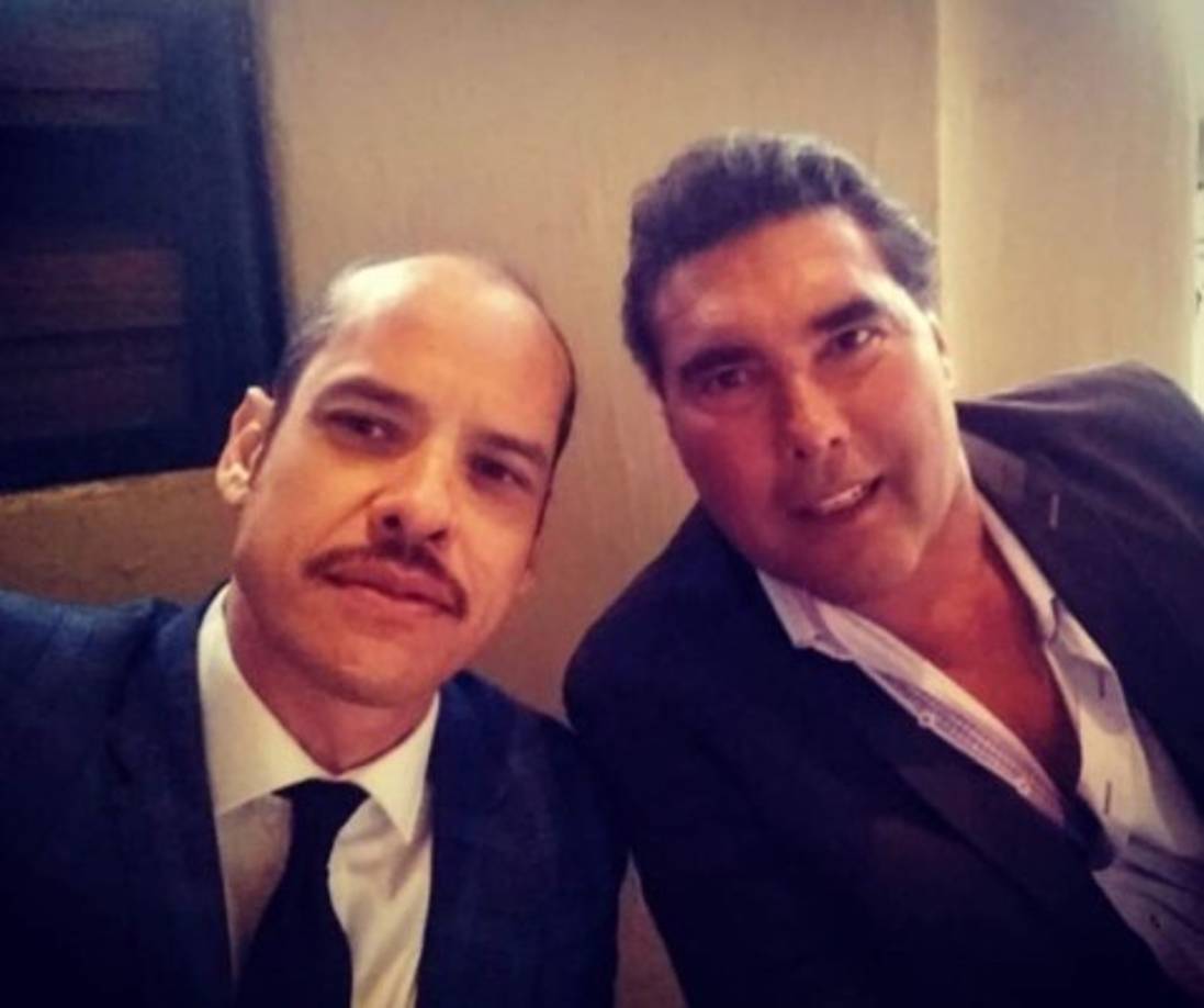 Otros pensaron que la depresión después del fallecimiento de su madre pudo llevarlo a consolarse comiendo ganando algunas libras, las que justificarían la cara regordeta.