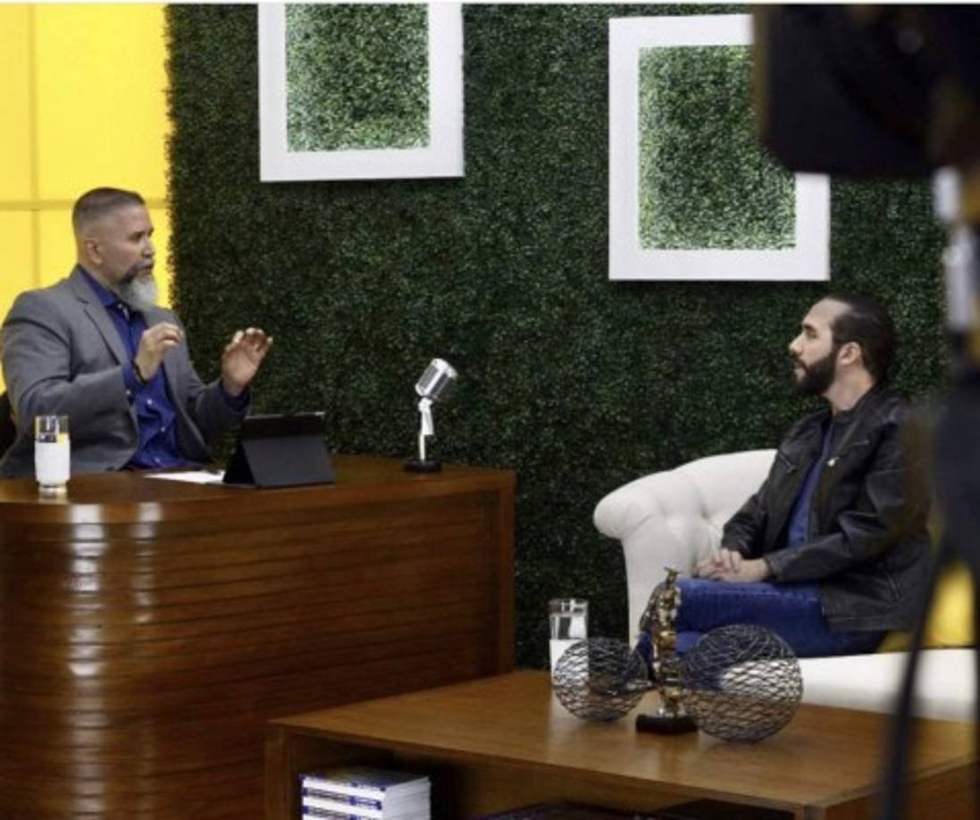 Alentado por todas las encuestas, Bukele anticipó que 'el 3 de febrero acabaremos con el bipartidismo, ese día 3 de febrero dejaremos atrás la postguerra de una vez por todas'.