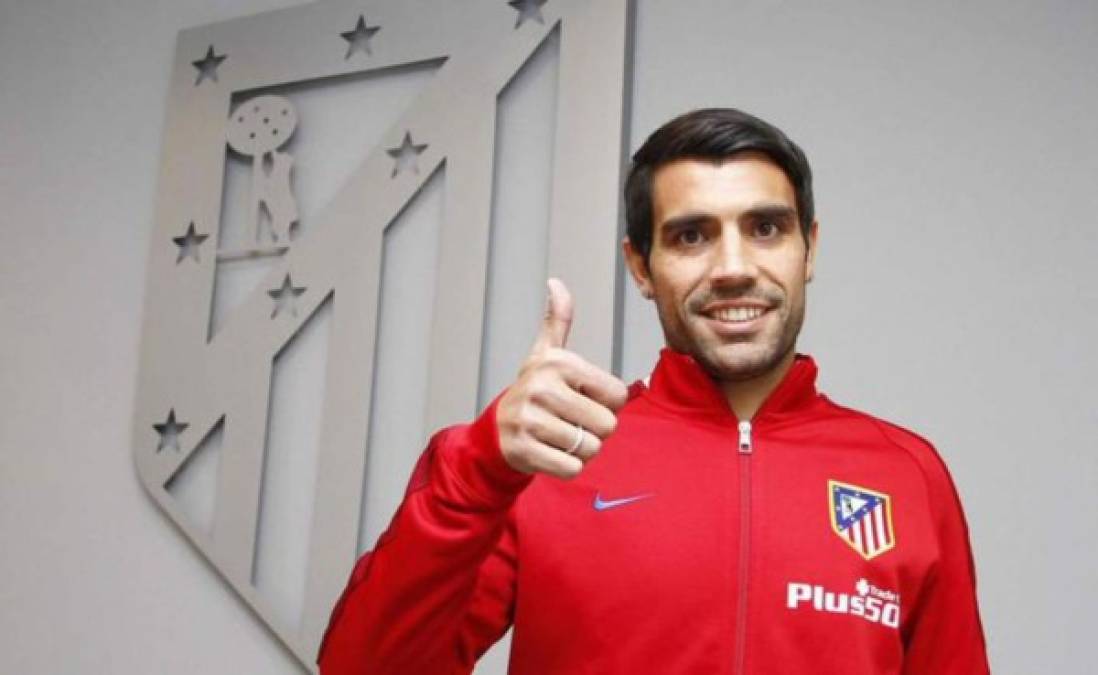 Augusto Fernández, exjugador del Atlético y Celta, se va a convertir en las próximas horas en nuevo futbolista del Cádiz, según publica el Diario de Cádiz. El centrocampista argentino se encuentra sin equipo tras acabar su contrato en el Beijing Renhe, de la Segunda División china. Será compañero del hondureño Antony 'Choco' Lozano.