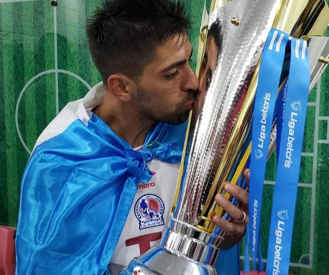 Gastón Díaz: El argentino podría seguir en el Olimpia ante la llegada de Pablo Lavallán. Tiene seis meses de contrato, pero todo indica que no iba a continuar en el equipo albo.