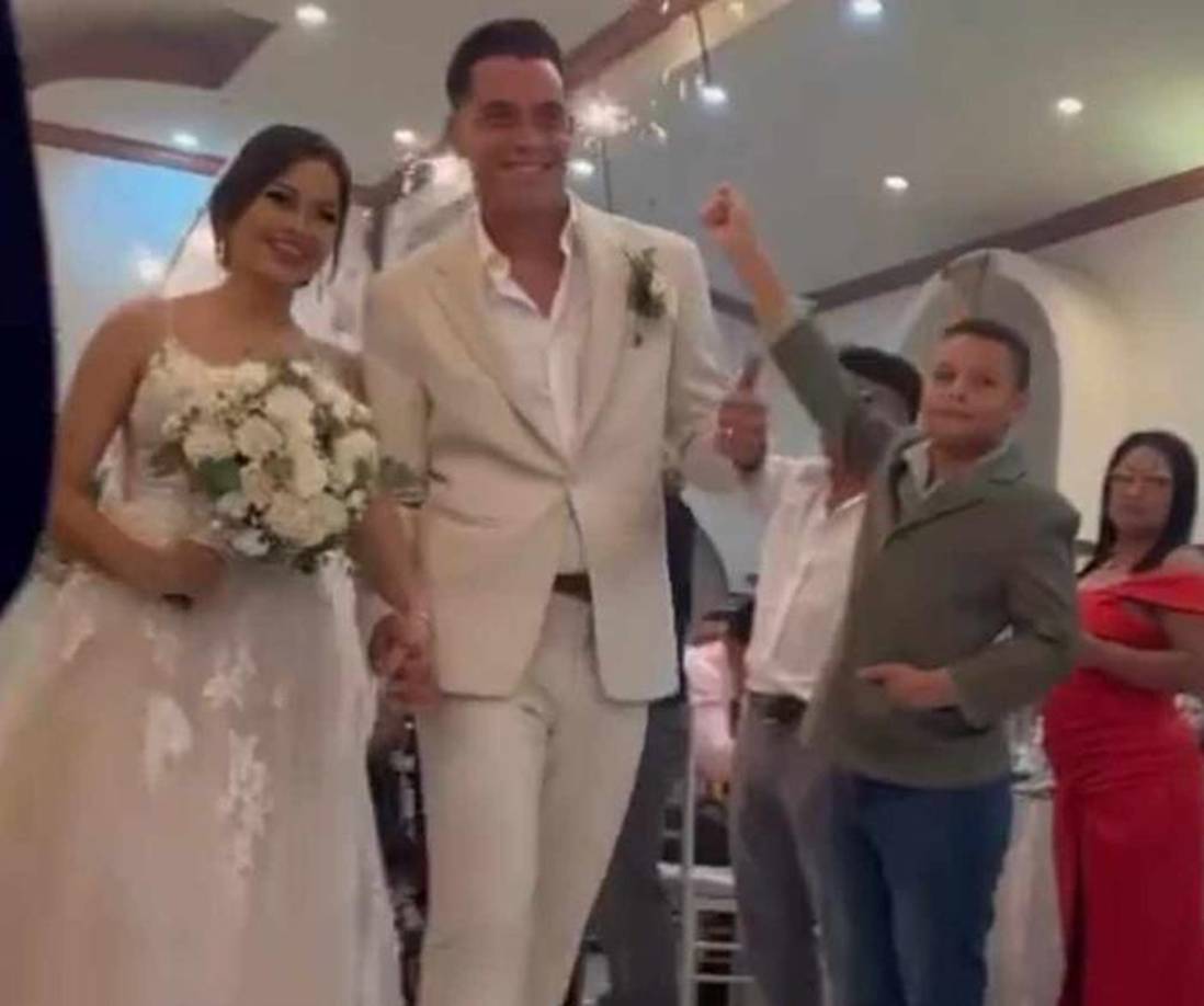 “La mejor noche sin duda . Te amo”, fueron unos de los mensajes de Andrea luego de oficialmente ser la esposa de Ángel Tejeda. 