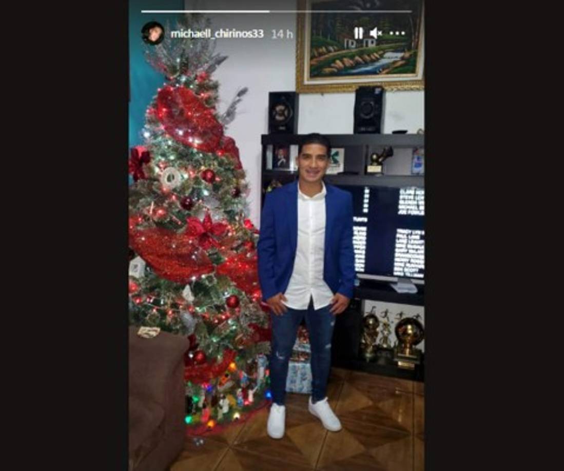 Michaell Chirinos - El extremo derecho del Olimpia con look muy elegente para la Nochebuena.