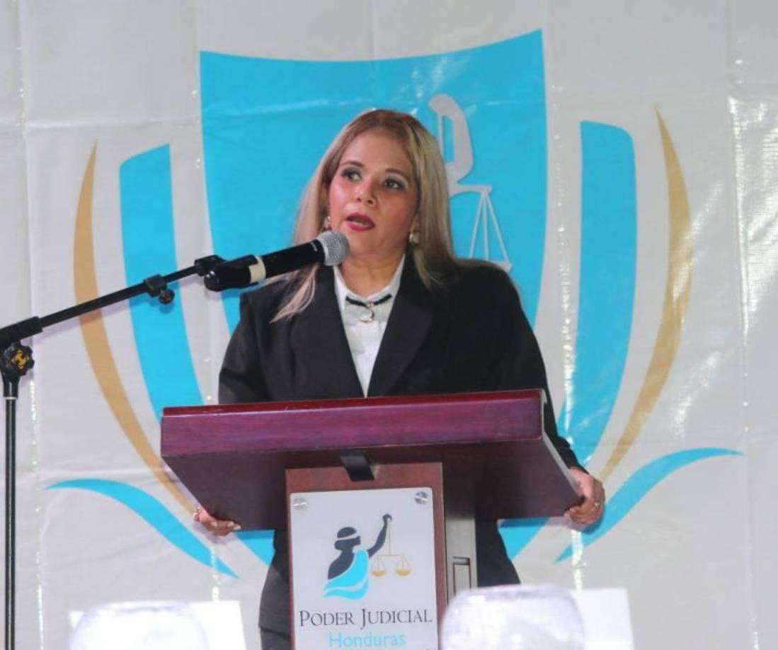 Aparte de Mario Morazán Pablo Emilio Reyes y Marcio Cabañas, la lista la conforman Jenny Almendárez Flores, quien fue la candidata mejor evaluada en el proceso de selección. 