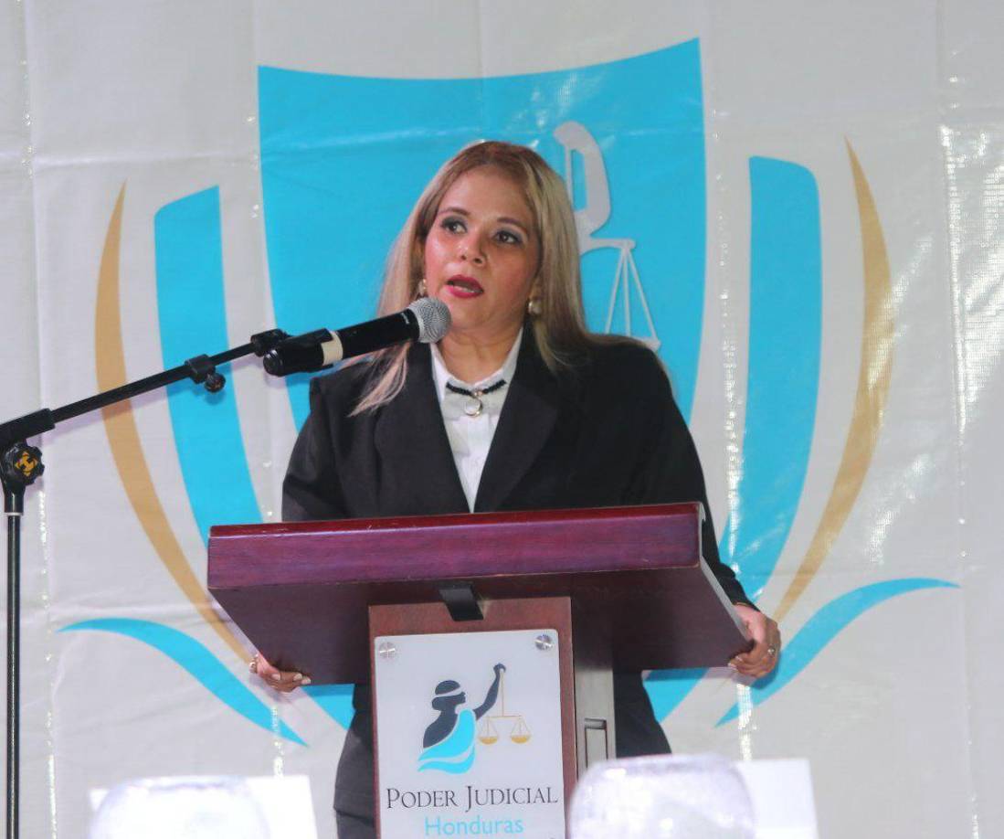 Jenny Almendarez Flores.