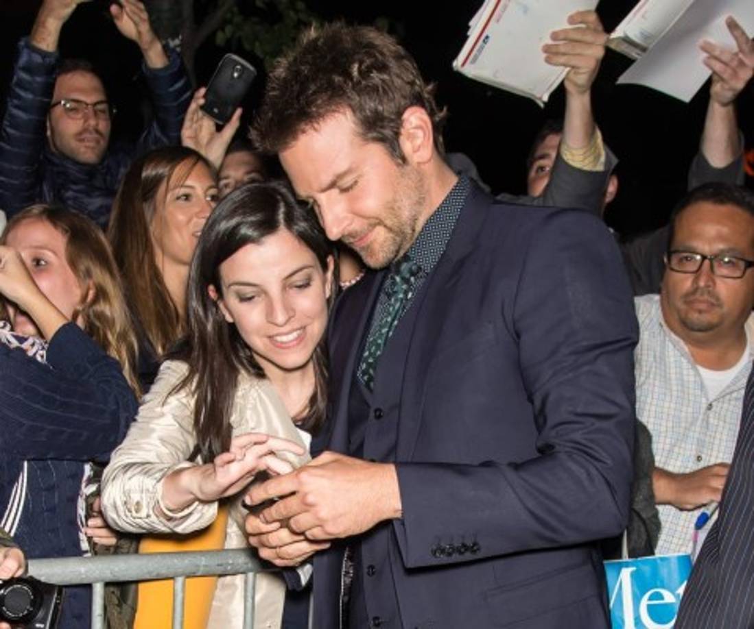 El actor atiende a sus fanáticos.