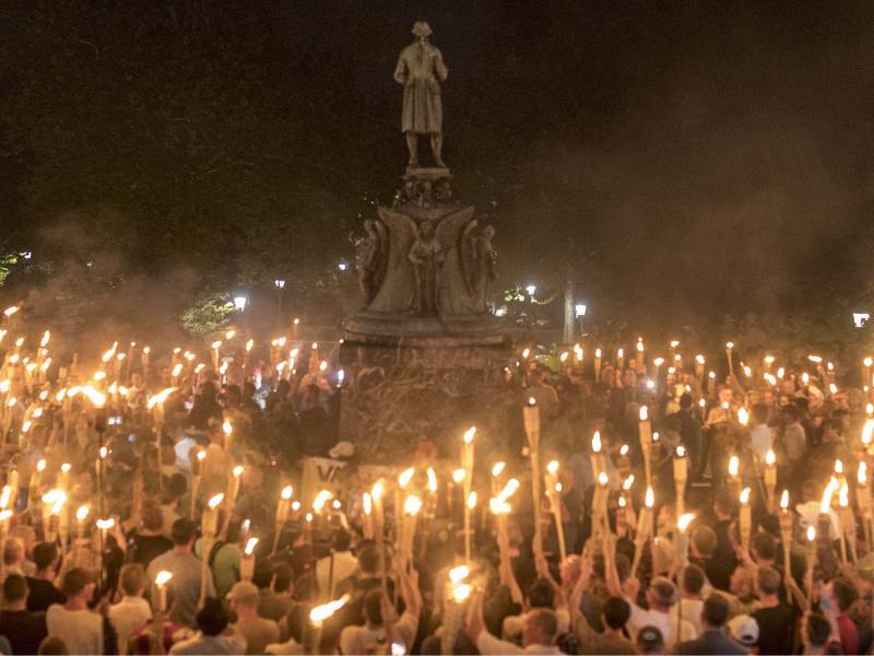 Un mitin de supremacistas blancos en Virginia en 2017. Trump dijo que había “gente muy buena en ambos lados”.