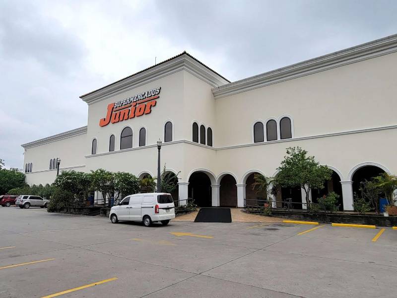 El supermercado Júnior del barrio Suyapa está abierto todos los días de 7:00 am a las 7:00 pm.