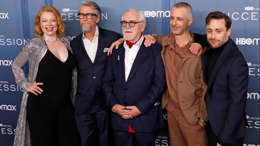 Actor de “Succession” estrella su auto contra una pizzería