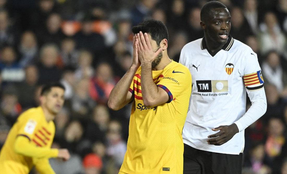 Barcelona no despierta: Tropieza ante Valencia y se aleja de la cima