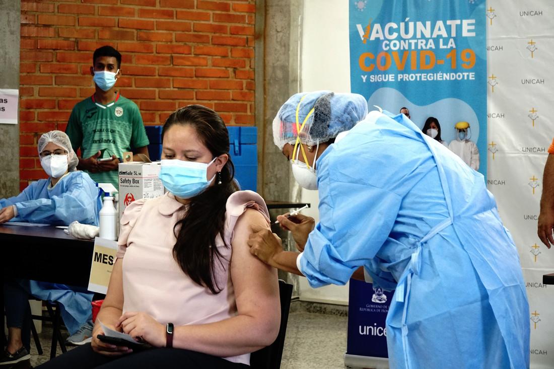 Contagios por covid-19 bajaron 39% en Honduras en septiembre