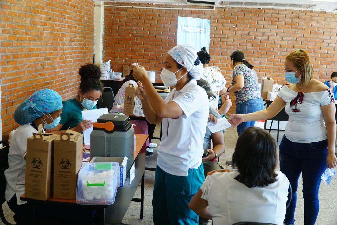 Covid en Honduras: Contagios siguen a la baja, tasa de positivos repunta levemente