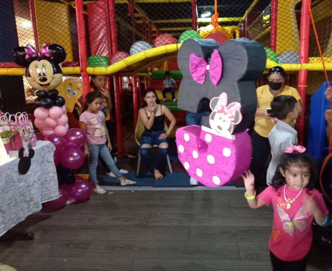 Invitados que compartieron con la festejada.