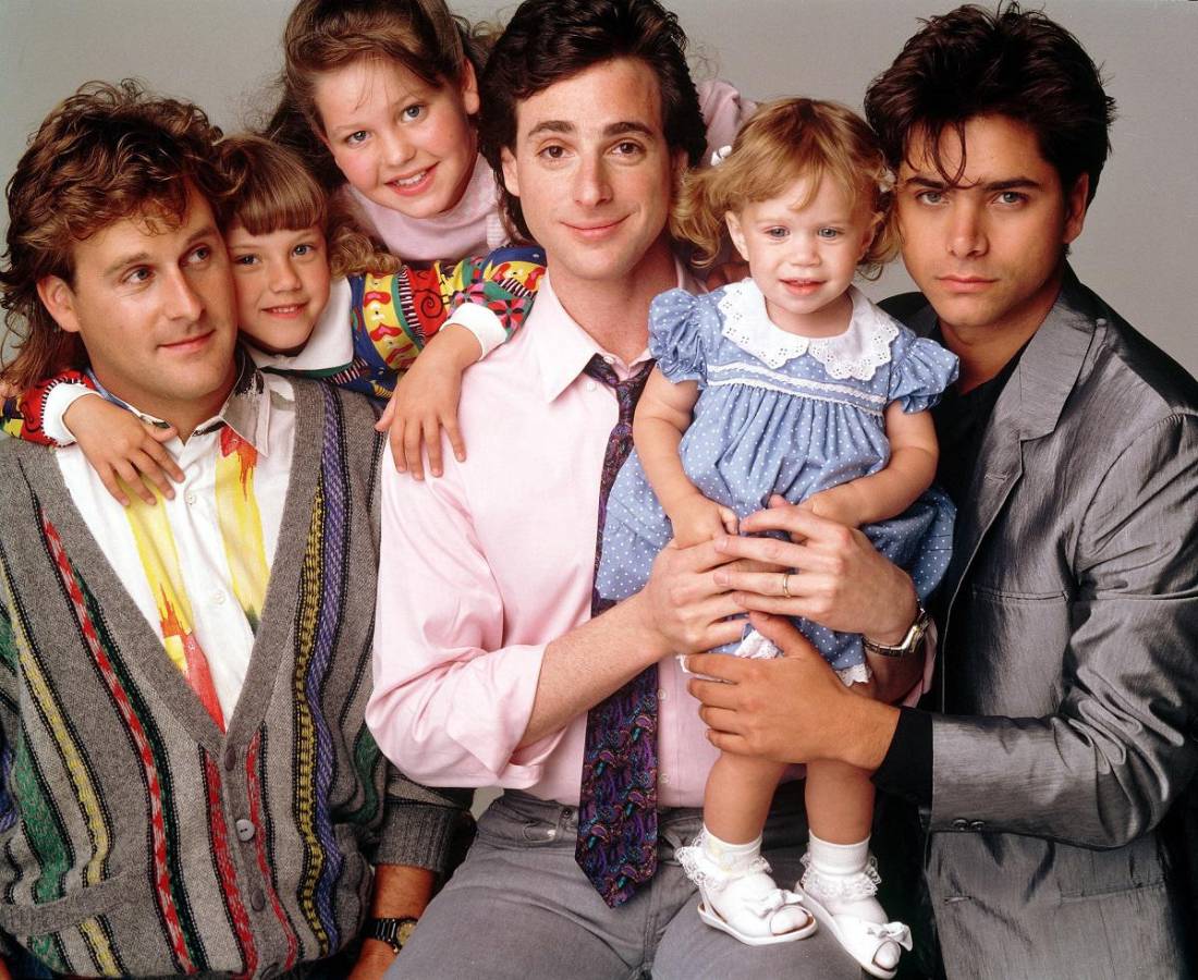 Bob Saget (centro) era un actor muy querido por su papel de Danny Tanner en “Full House”.