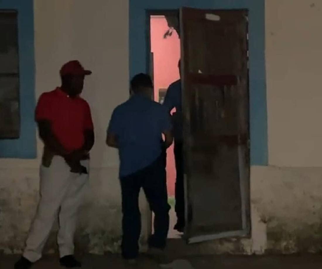 Los cuerpos quedaron en distintos puntos del hogar.