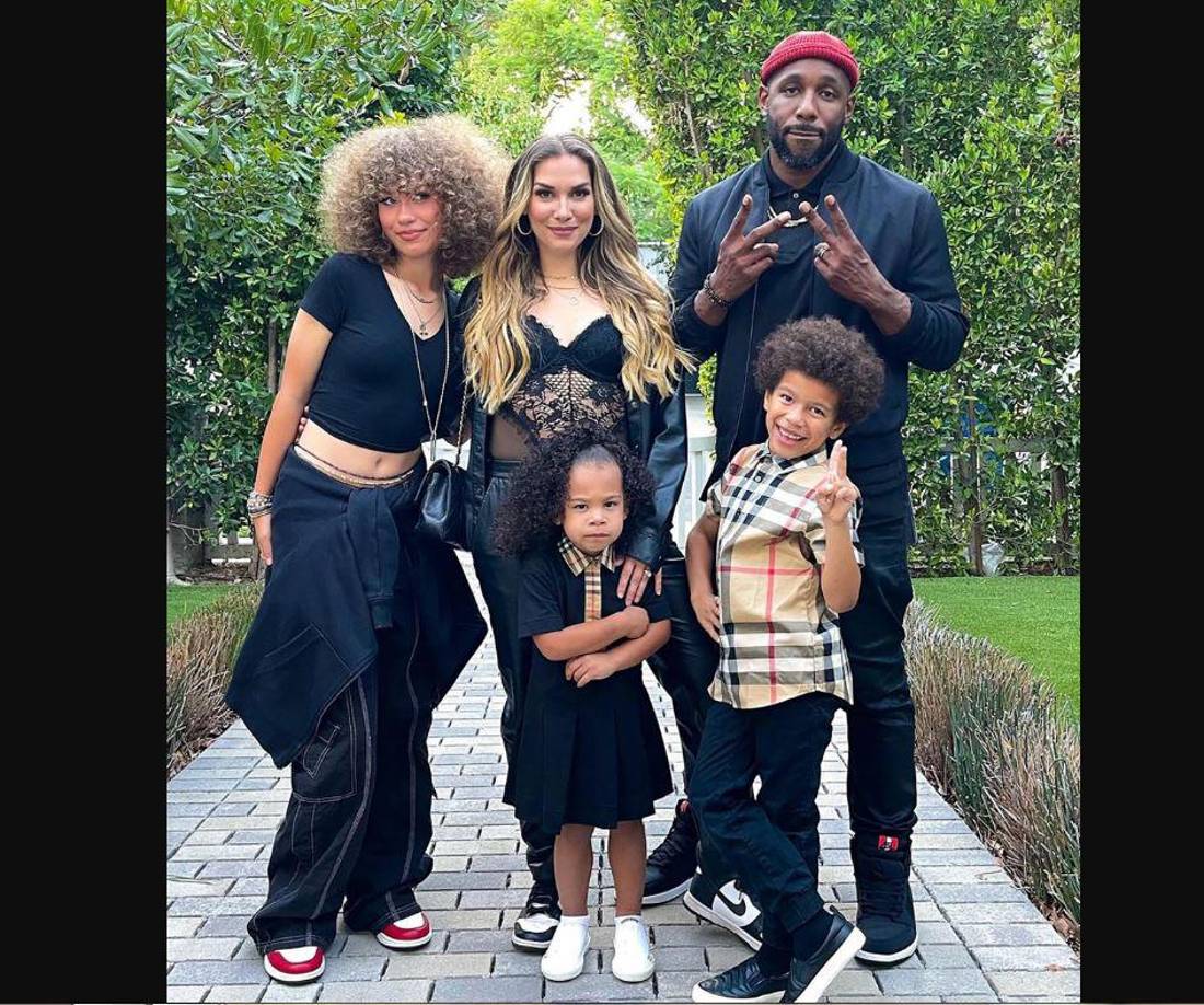 “Stephen iluminaba cada habitación en la que entraba. Valoraba a la familia, los amigos y la comunidad por encima de todo y liderar con amor y luz lo era todo para él”, dijo Allison, su viuda. 