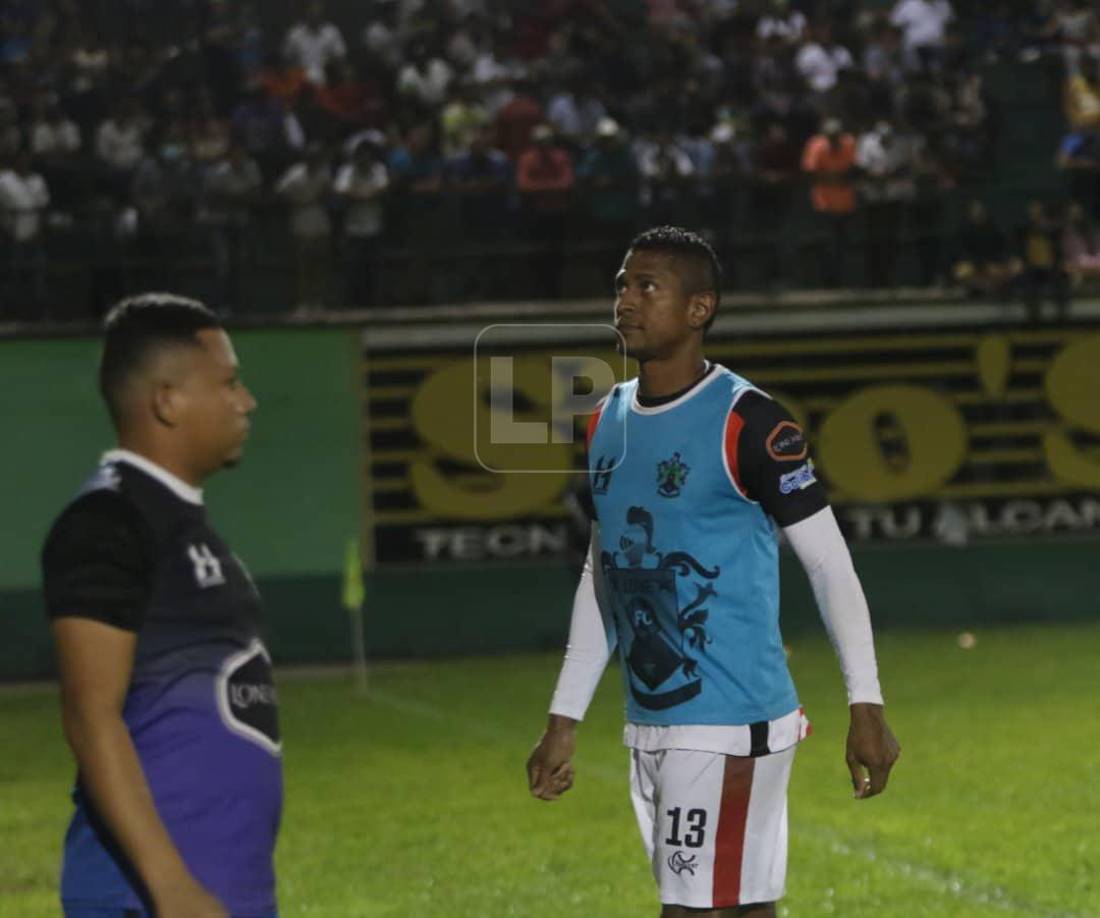 Carlo Costly no fue tomado en cuenta en la Gran Final por lo que se quedó sin jugar.