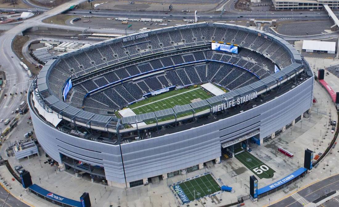 MetLife Stadium (New York/New Jersey) - Es otro estadio multideportivo ubicado en el suburbio Meadowlands en la ciudad de East Rutherford, Nueva Jersey cerca de la ciudad de Nueva York en los Estados Unidos. Su capacidad es de 82.500 espectadores y en él juegan dos equipos de la National Football League (NFL): los New York Giants y los New York Jets.