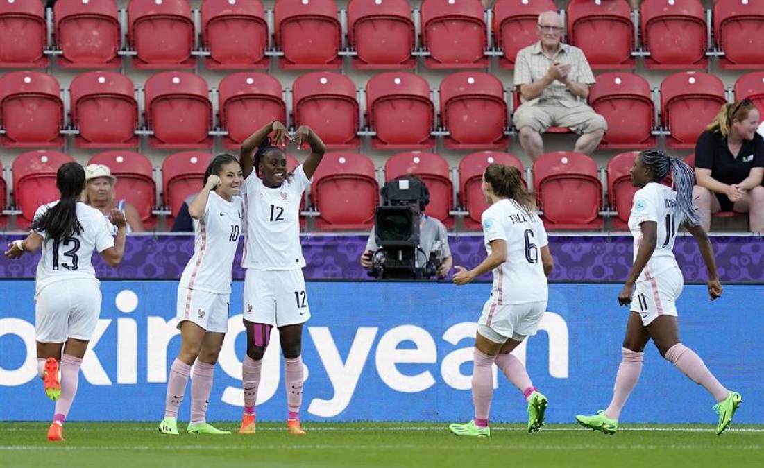 Francia, una de las más fuertes en el torneo, con dos victorias y un empate, logró clasificar a la siguiente ronda en donde se enfrentará a Países Bajos.