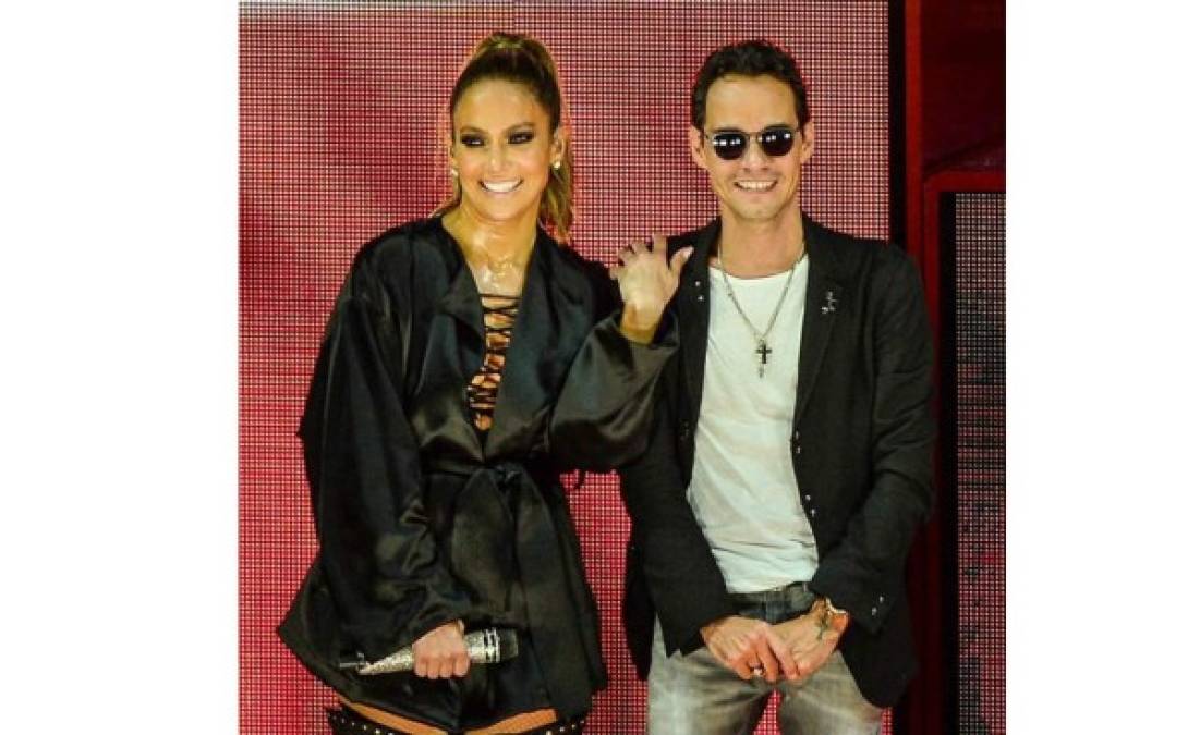 Jennifer Lopez y Marc Anthony juntos en el escenario por Hillary Clinton<br/>Aunque no cantaron juntos, los exesposos compartieron en un concierto de Jennifer en apoyo a la candidata demócrata.