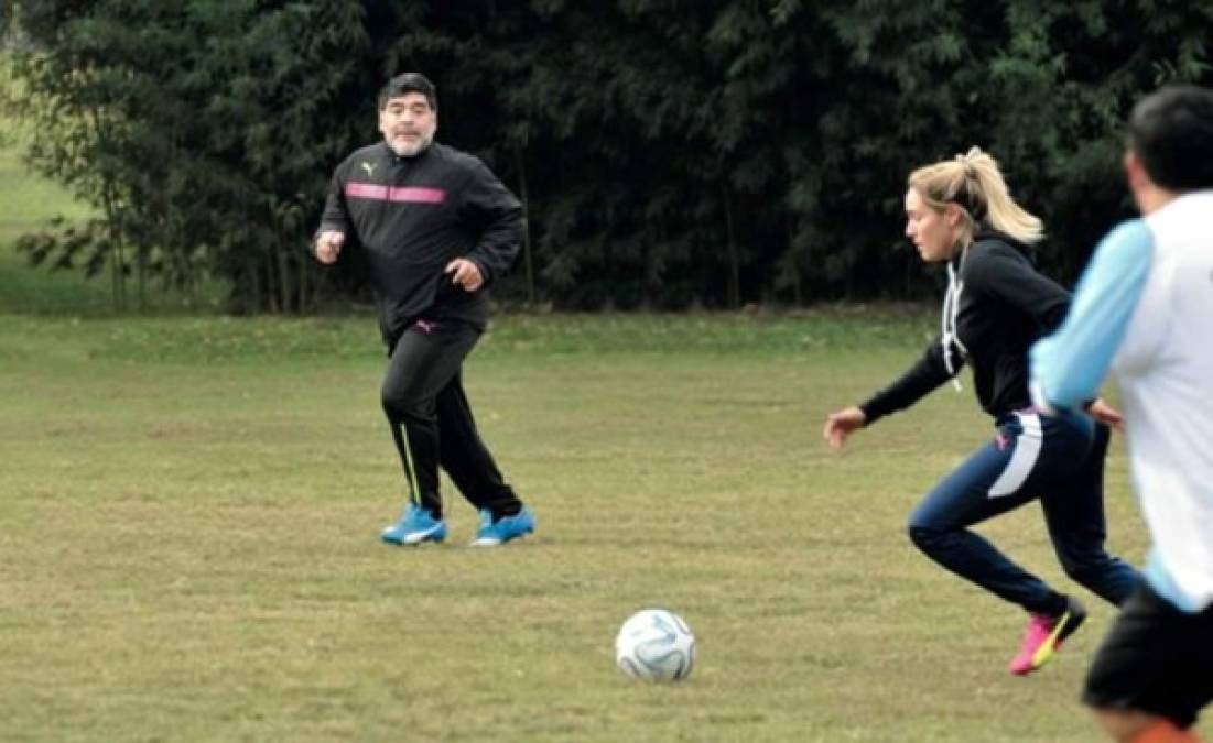 Después de que Diego Maradona llegara a Dorados de Sinaloa, su actual pareja, Rocío Oliva, se incorporará al equipo femenil del club, según dio a conocer la prensa mexicana.