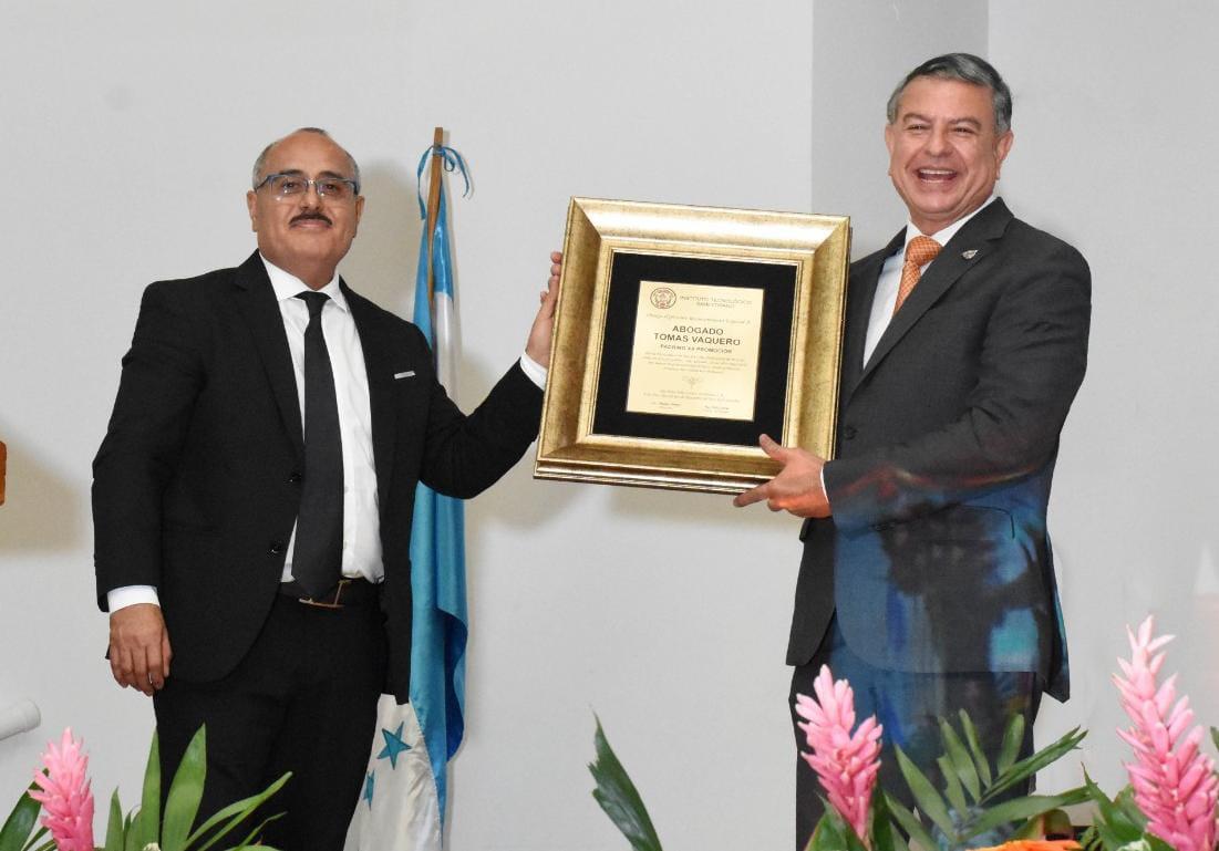 El Instituto Tecnológico Sampedrano gradúa a 200 profesionales